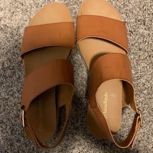Women’s Wide Strap Sandals